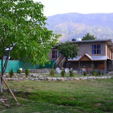 West End Lodges Neelum Екстер'єр фото