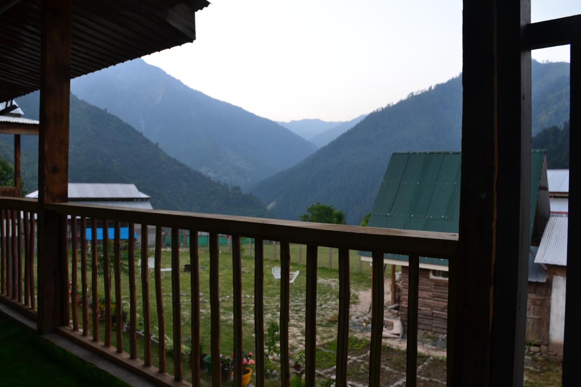 West End Lodges Neelum Екстер'єр фото