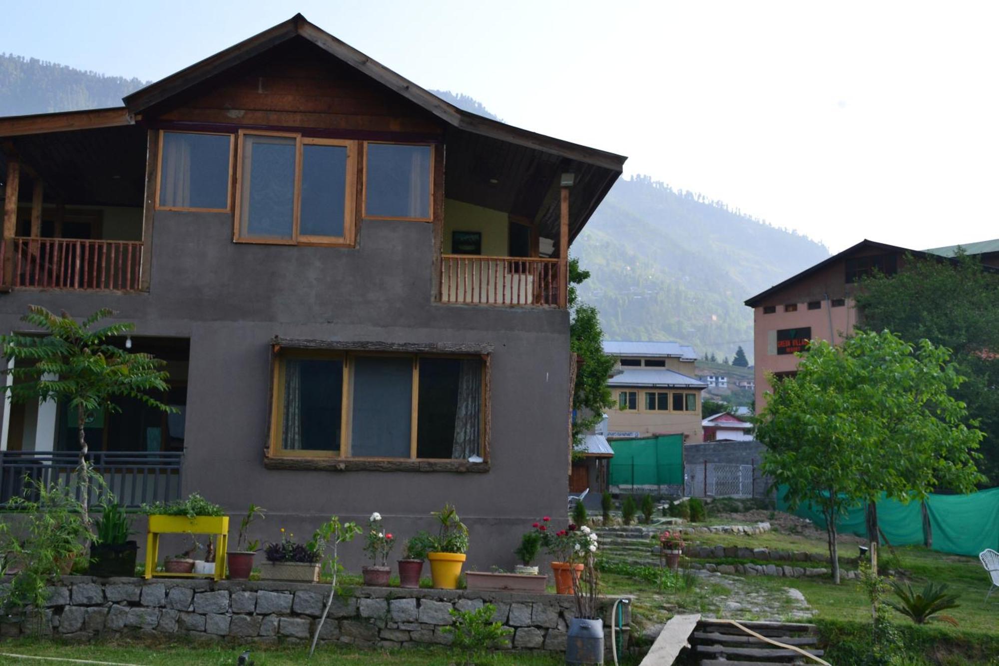 West End Lodges Neelum Екстер'єр фото