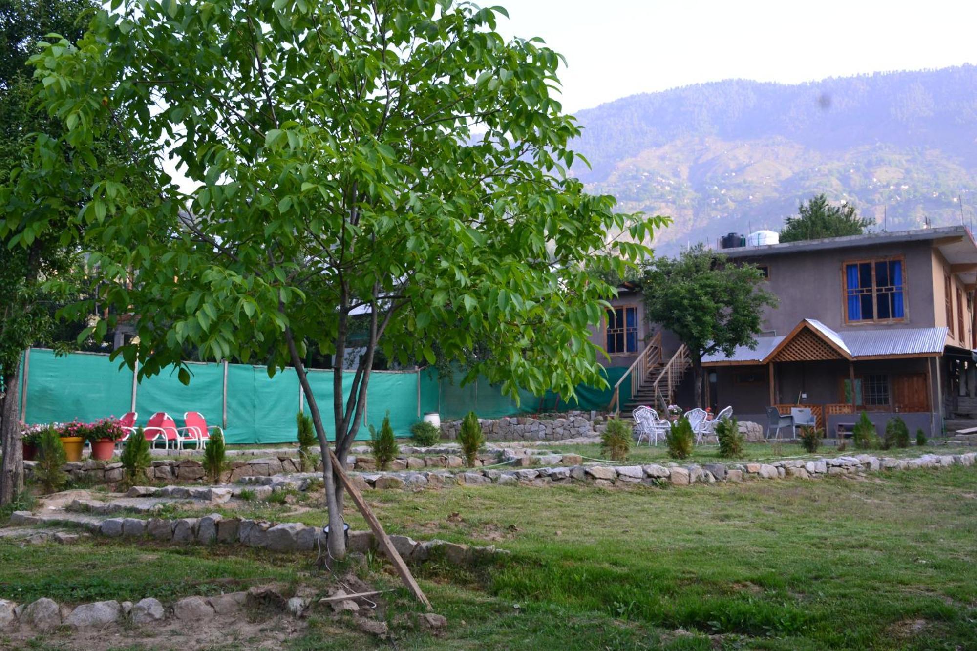 West End Lodges Neelum Екстер'єр фото