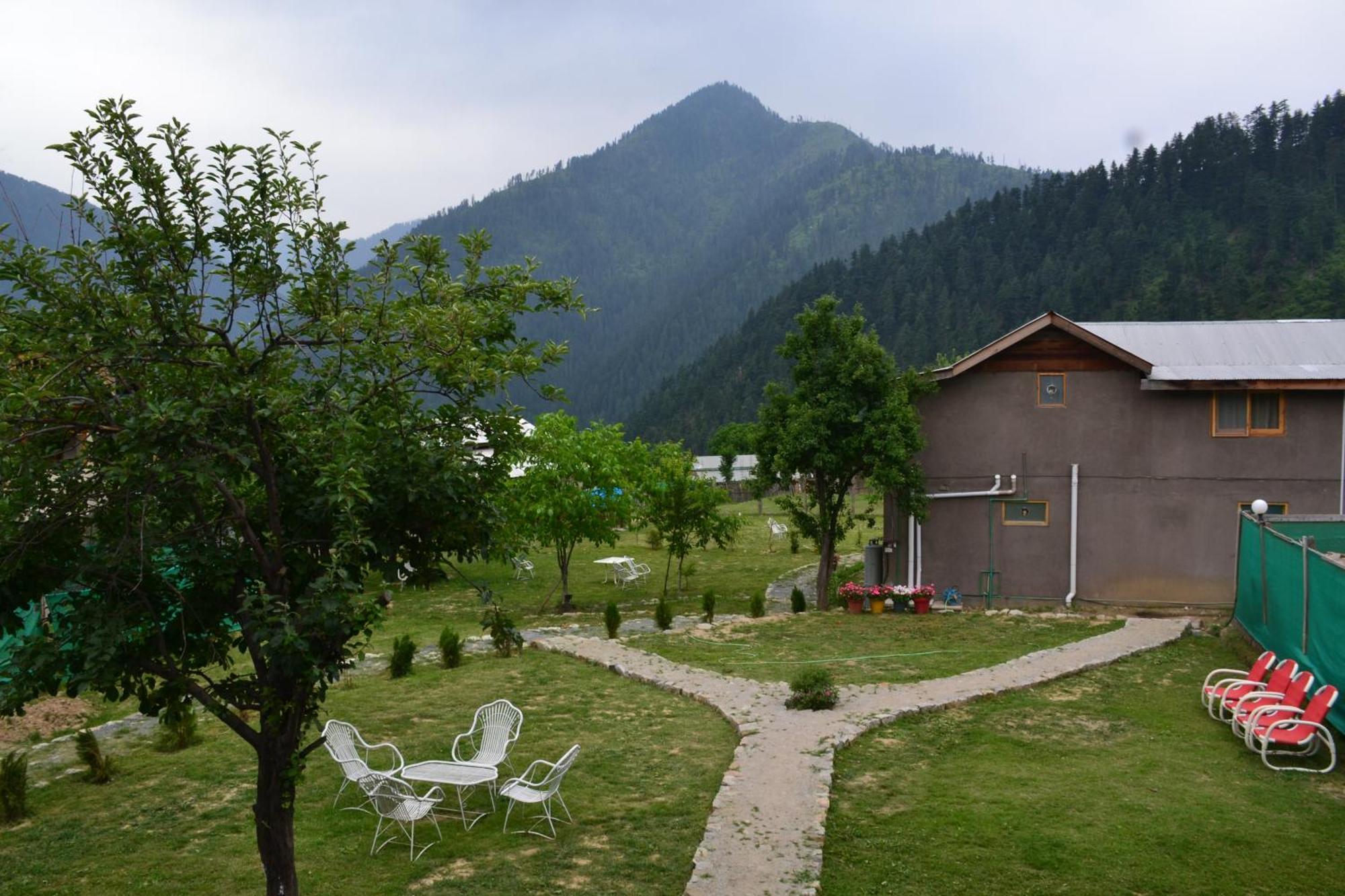 West End Lodges Neelum Екстер'єр фото
