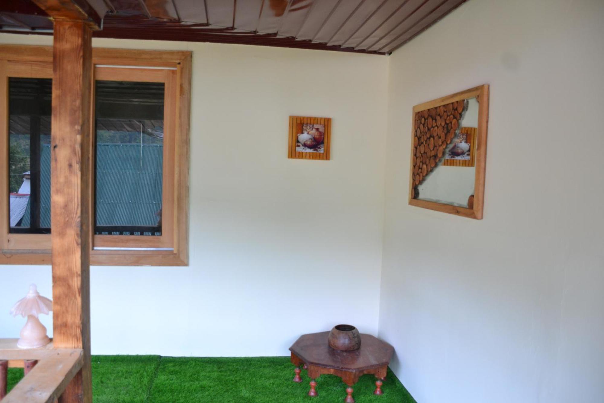 West End Lodges Neelum Екстер'єр фото