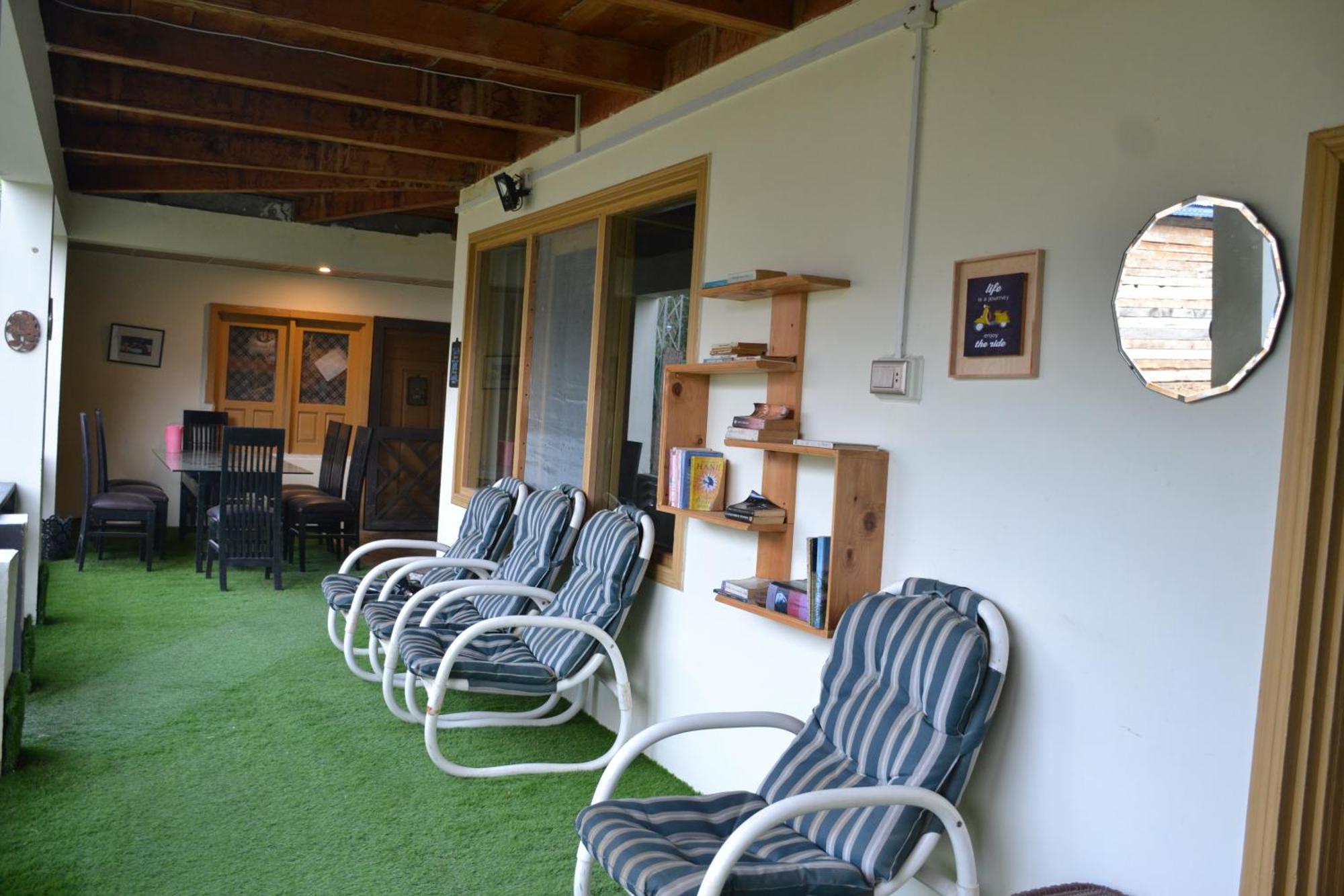 West End Lodges Neelum Екстер'єр фото