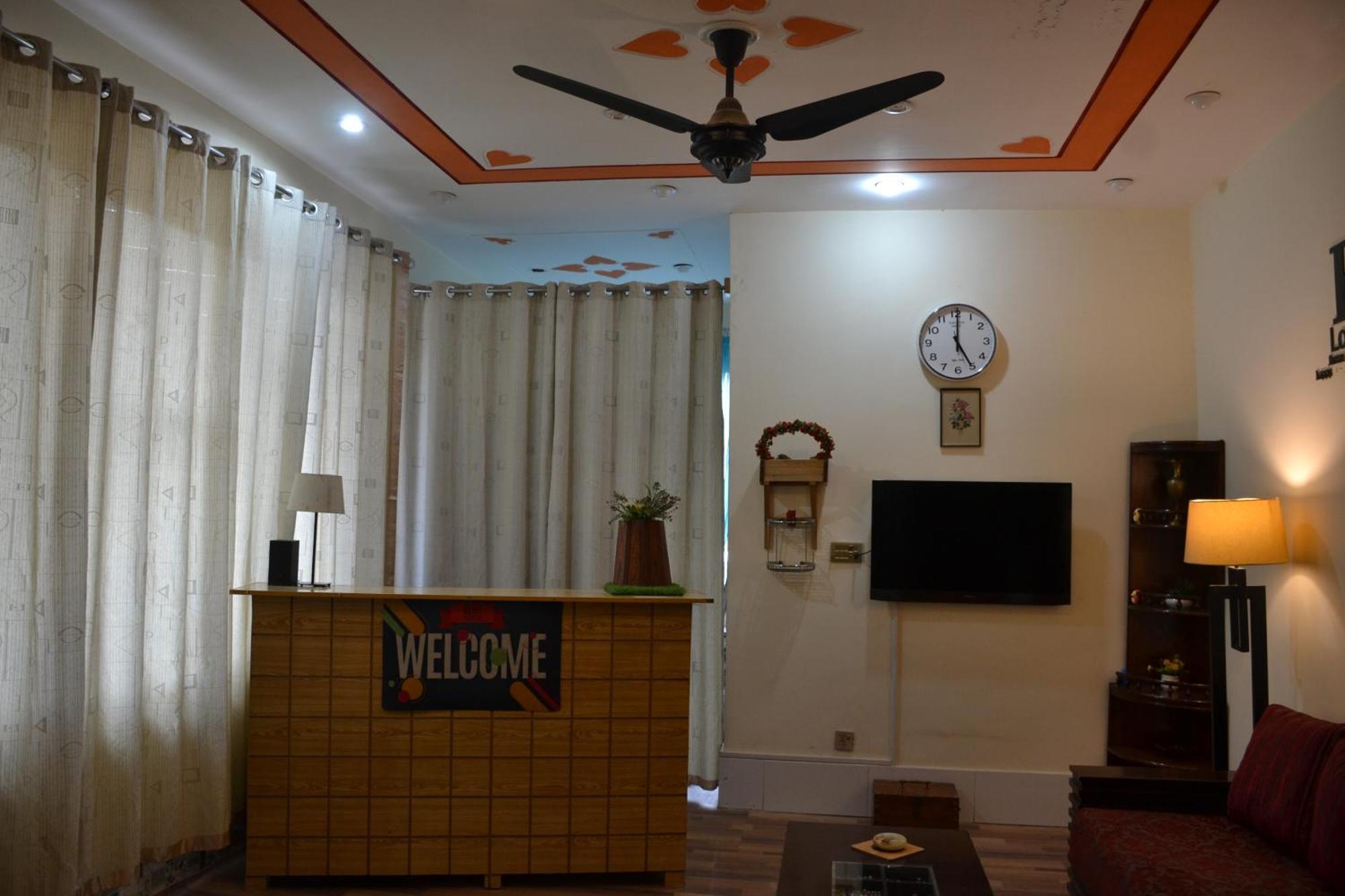 West End Lodges Neelum Екстер'єр фото