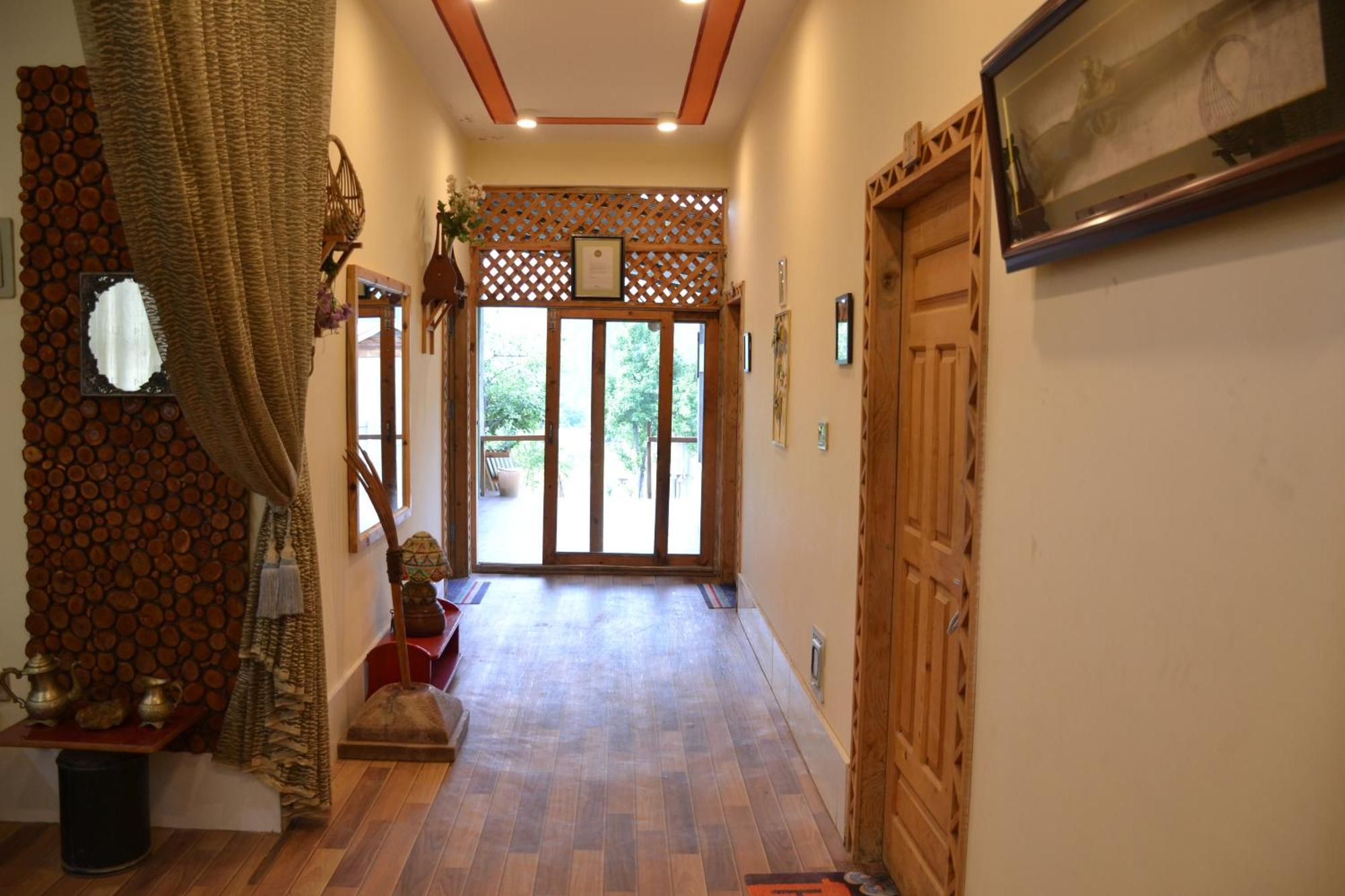 West End Lodges Neelum Екстер'єр фото