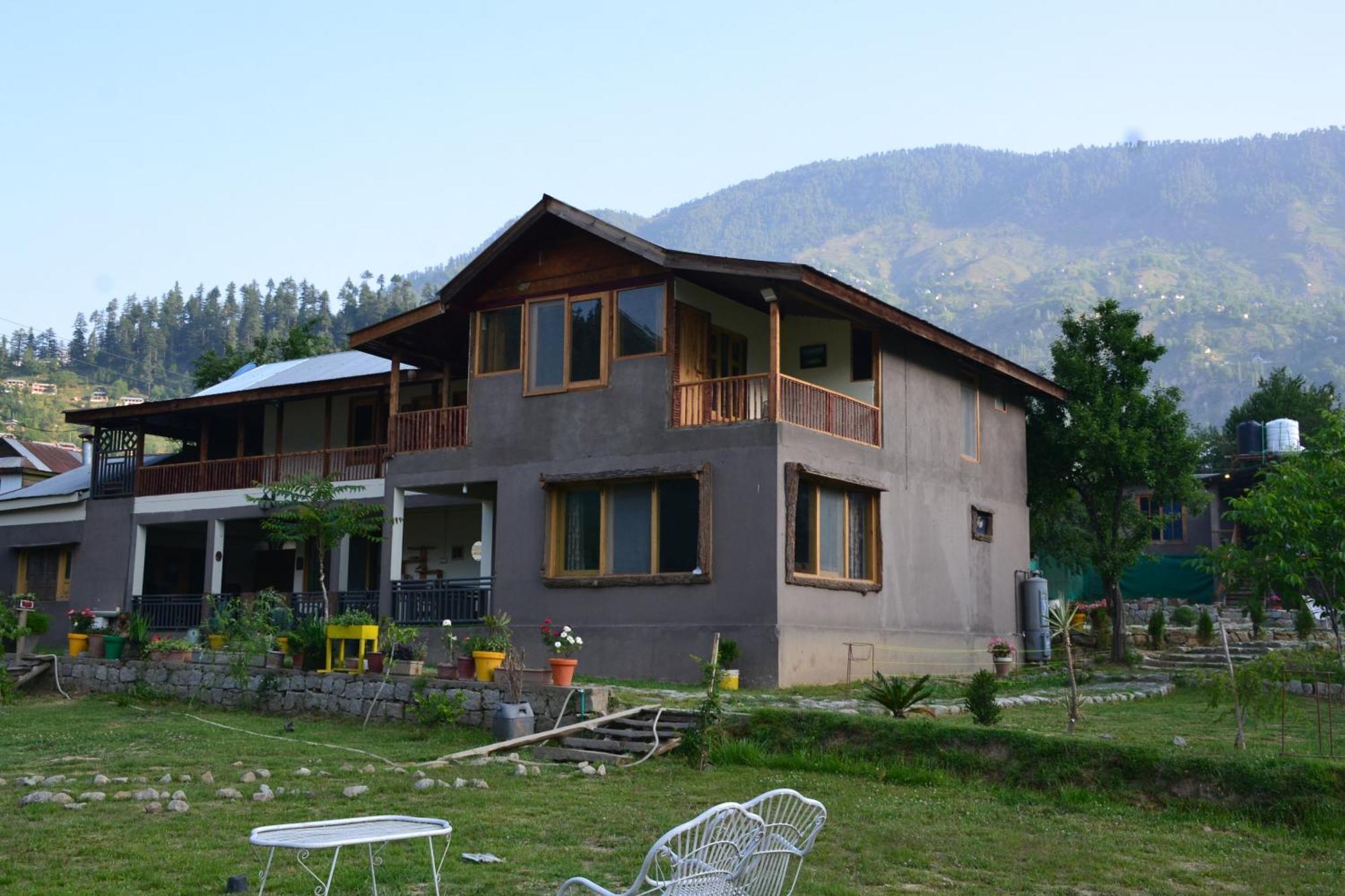 West End Lodges Neelum Екстер'єр фото