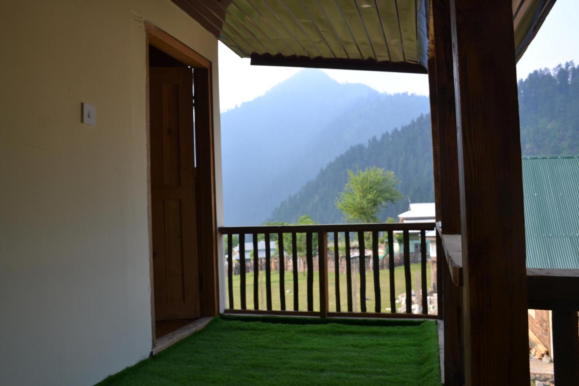 West End Lodges Neelum Екстер'єр фото