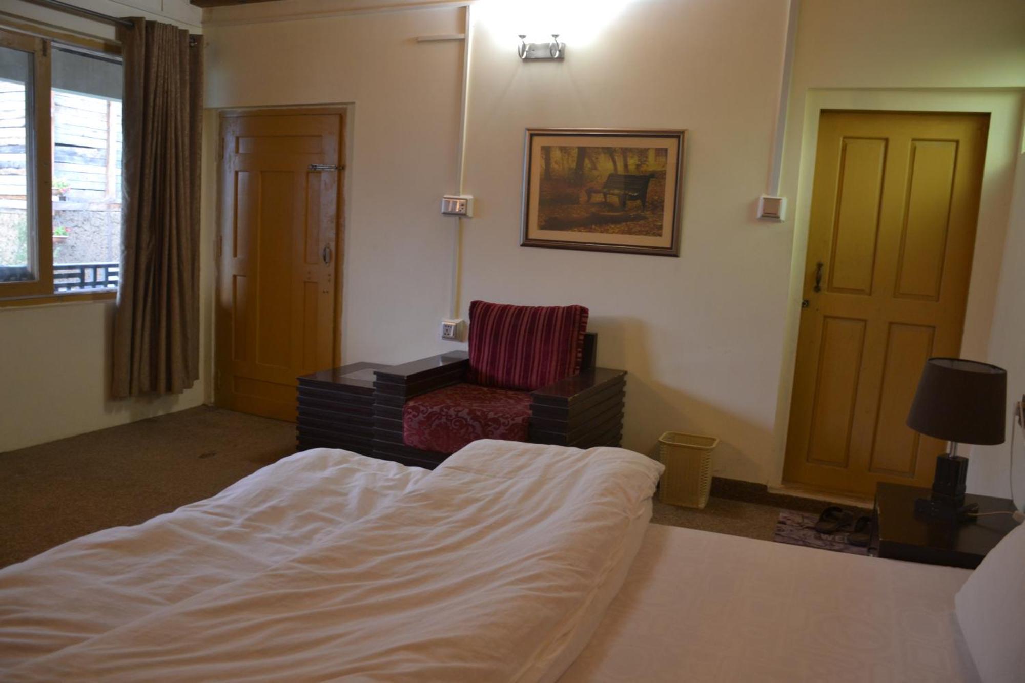 West End Lodges Neelum Екстер'єр фото