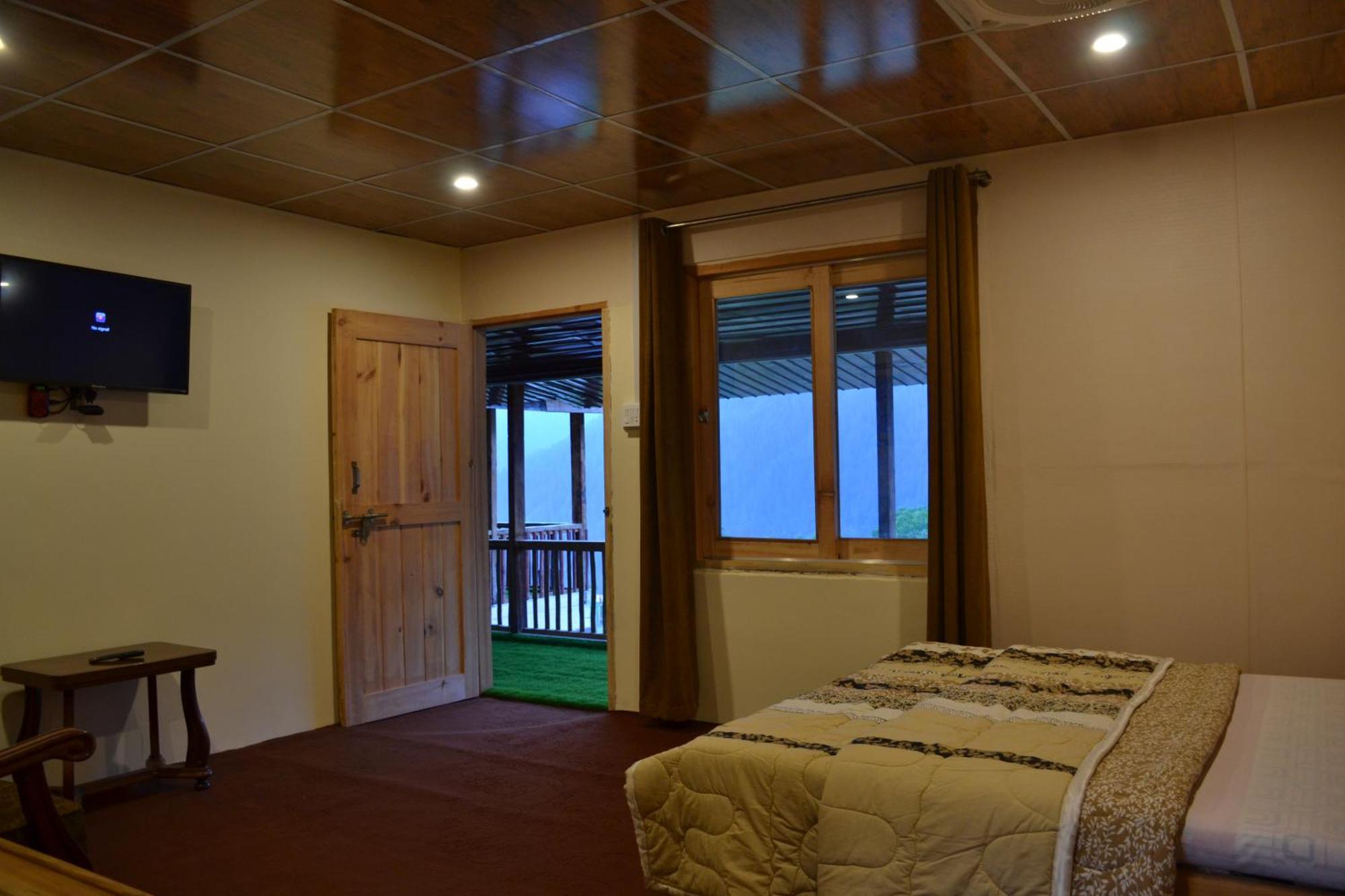 West End Lodges Neelum Екстер'єр фото
