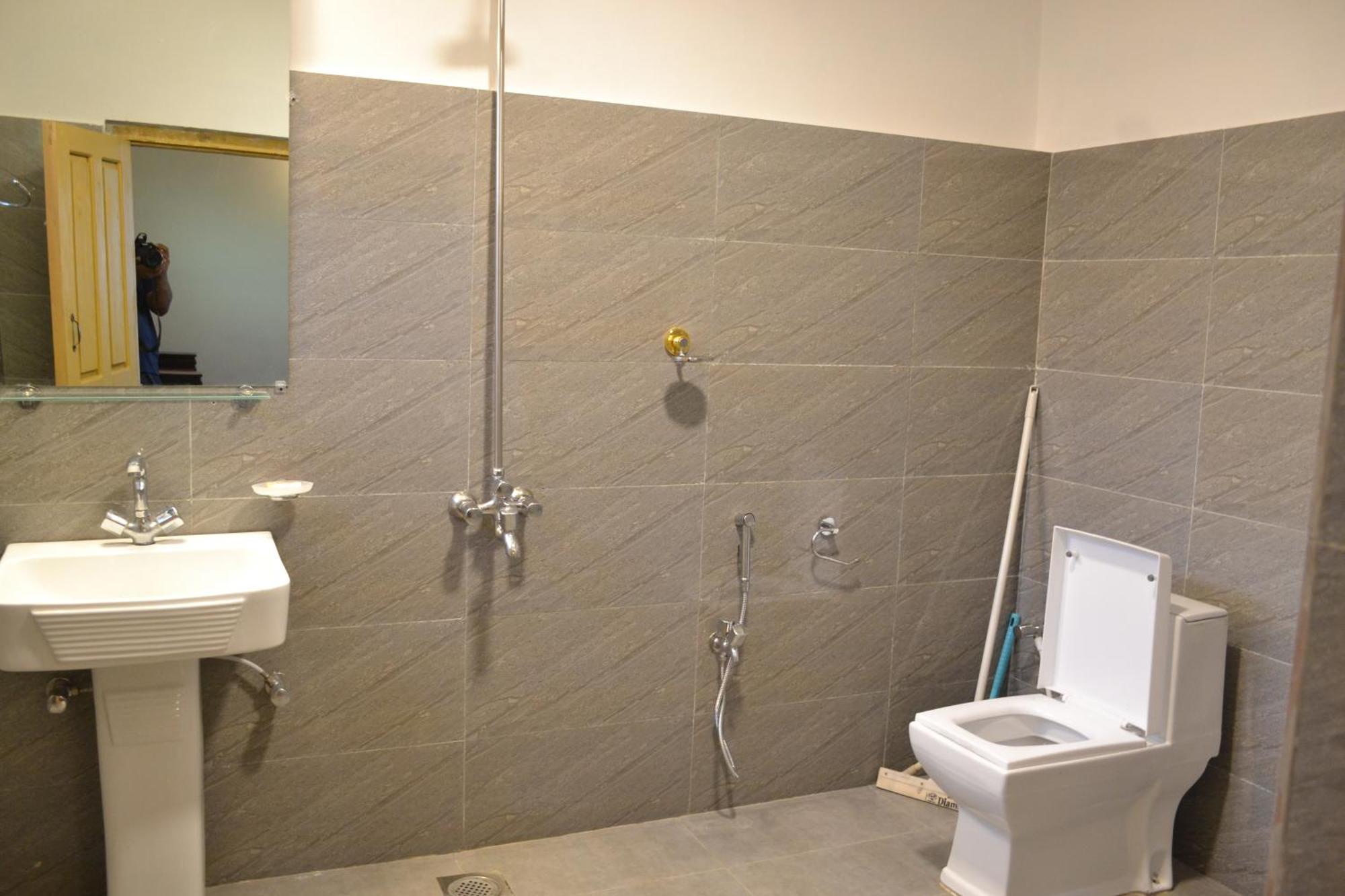 West End Lodges Neelum Екстер'єр фото