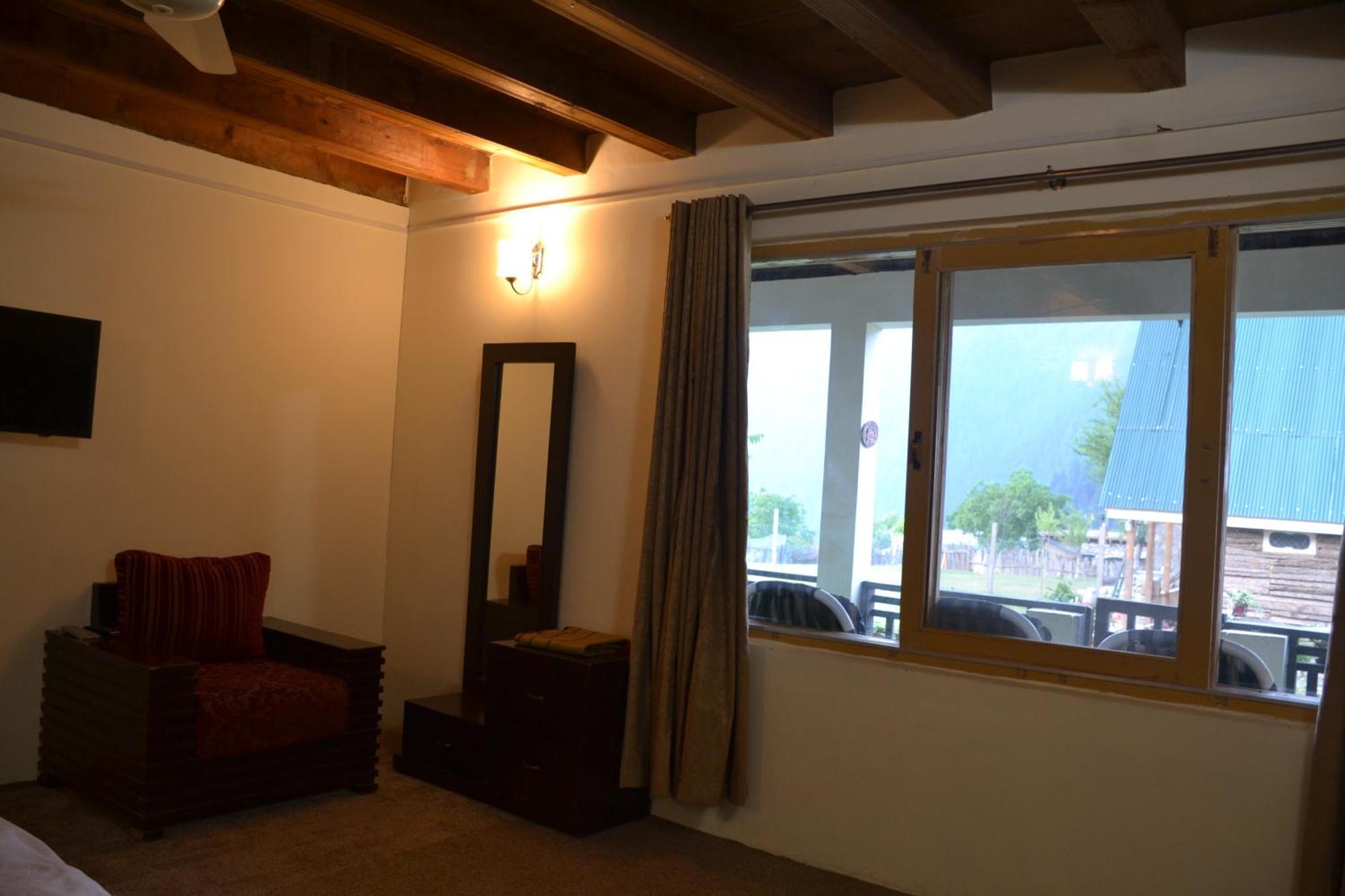West End Lodges Neelum Екстер'єр фото