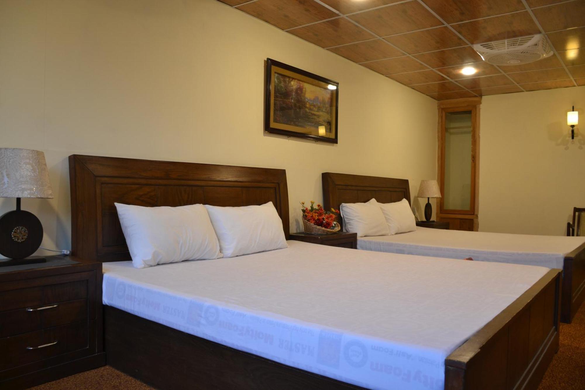 West End Lodges Neelum Екстер'єр фото