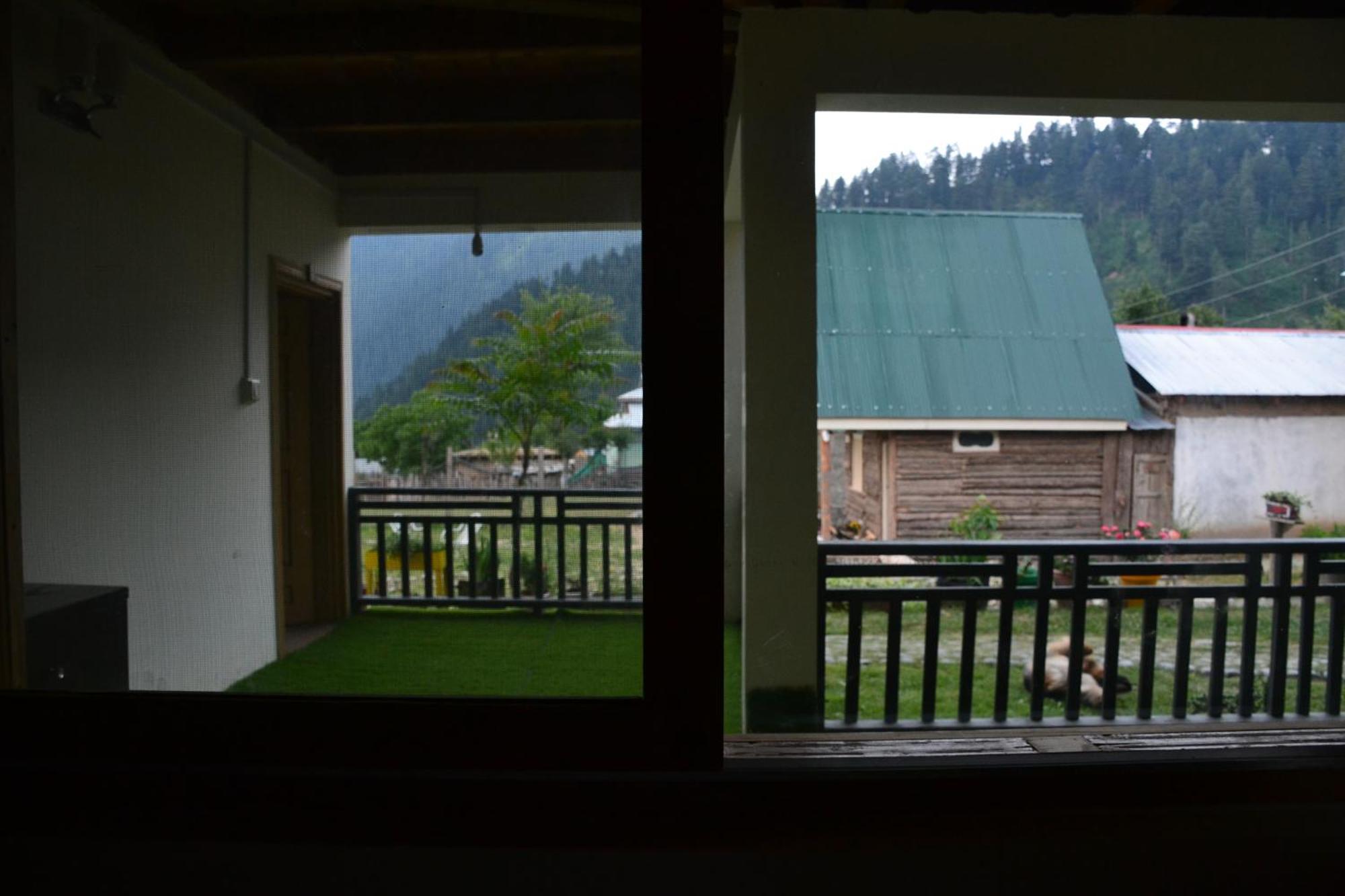 West End Lodges Neelum Екстер'єр фото