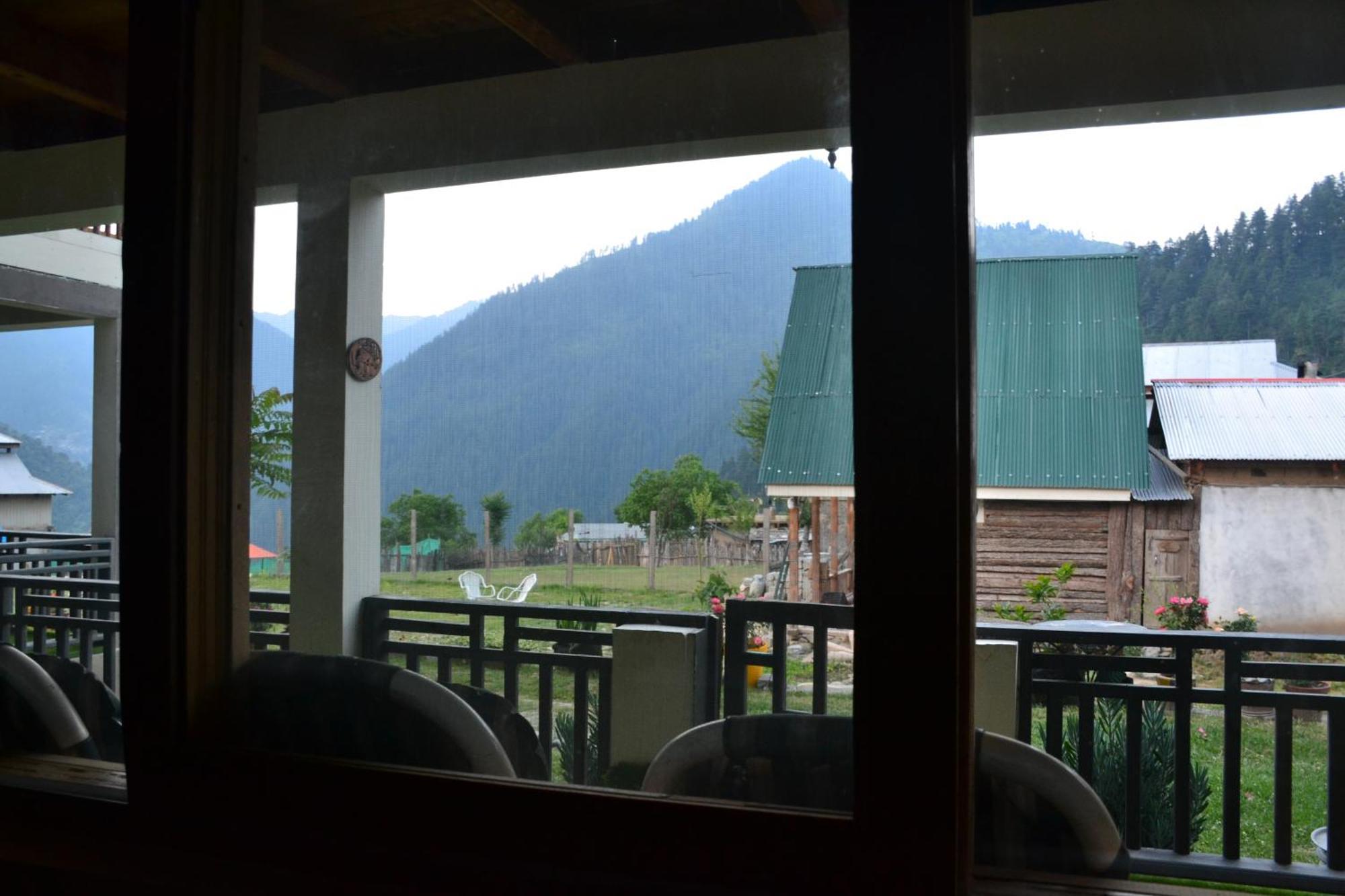 West End Lodges Neelum Екстер'єр фото