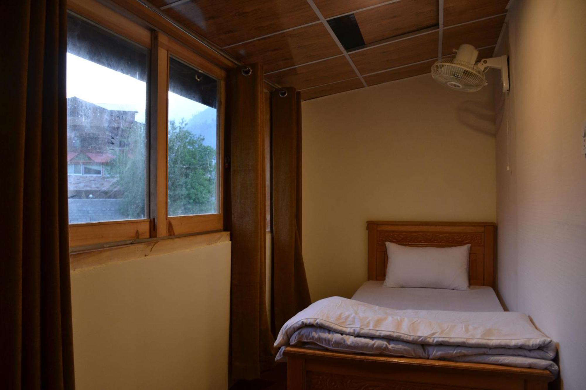 West End Lodges Neelum Екстер'єр фото