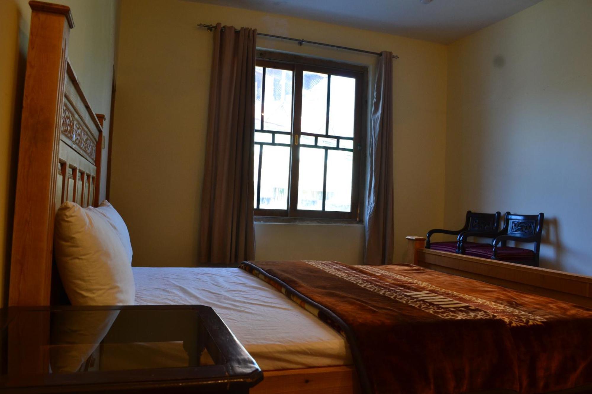 West End Lodges Neelum Екстер'єр фото
