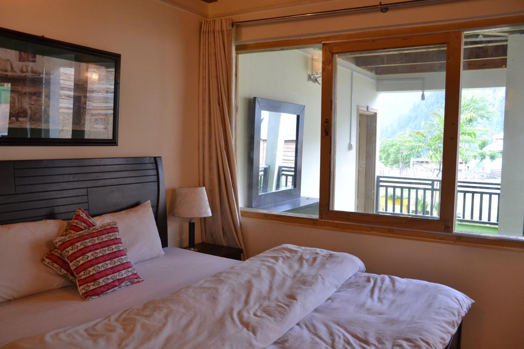 West End Lodges Neelum Екстер'єр фото