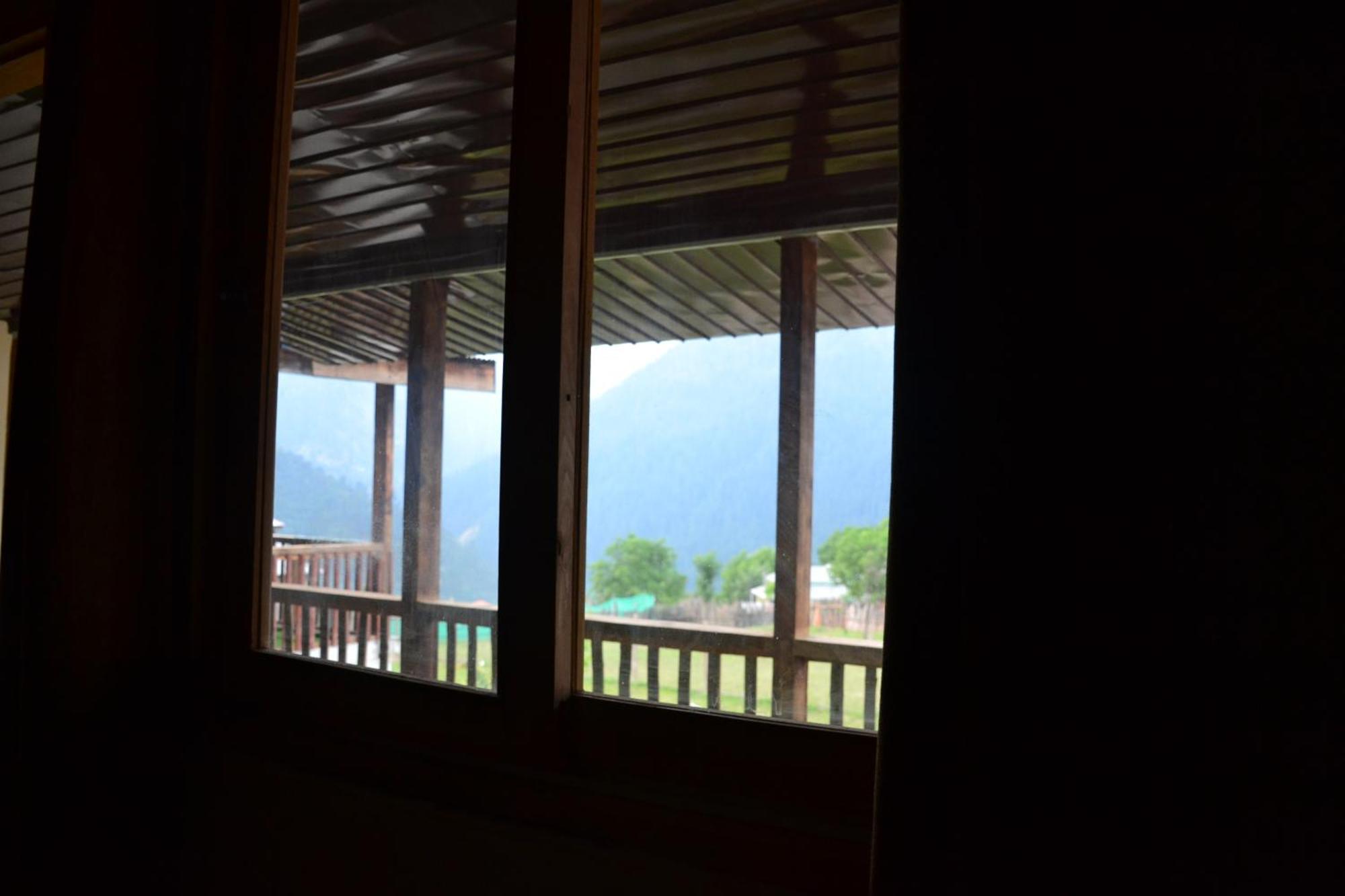 West End Lodges Neelum Екстер'єр фото