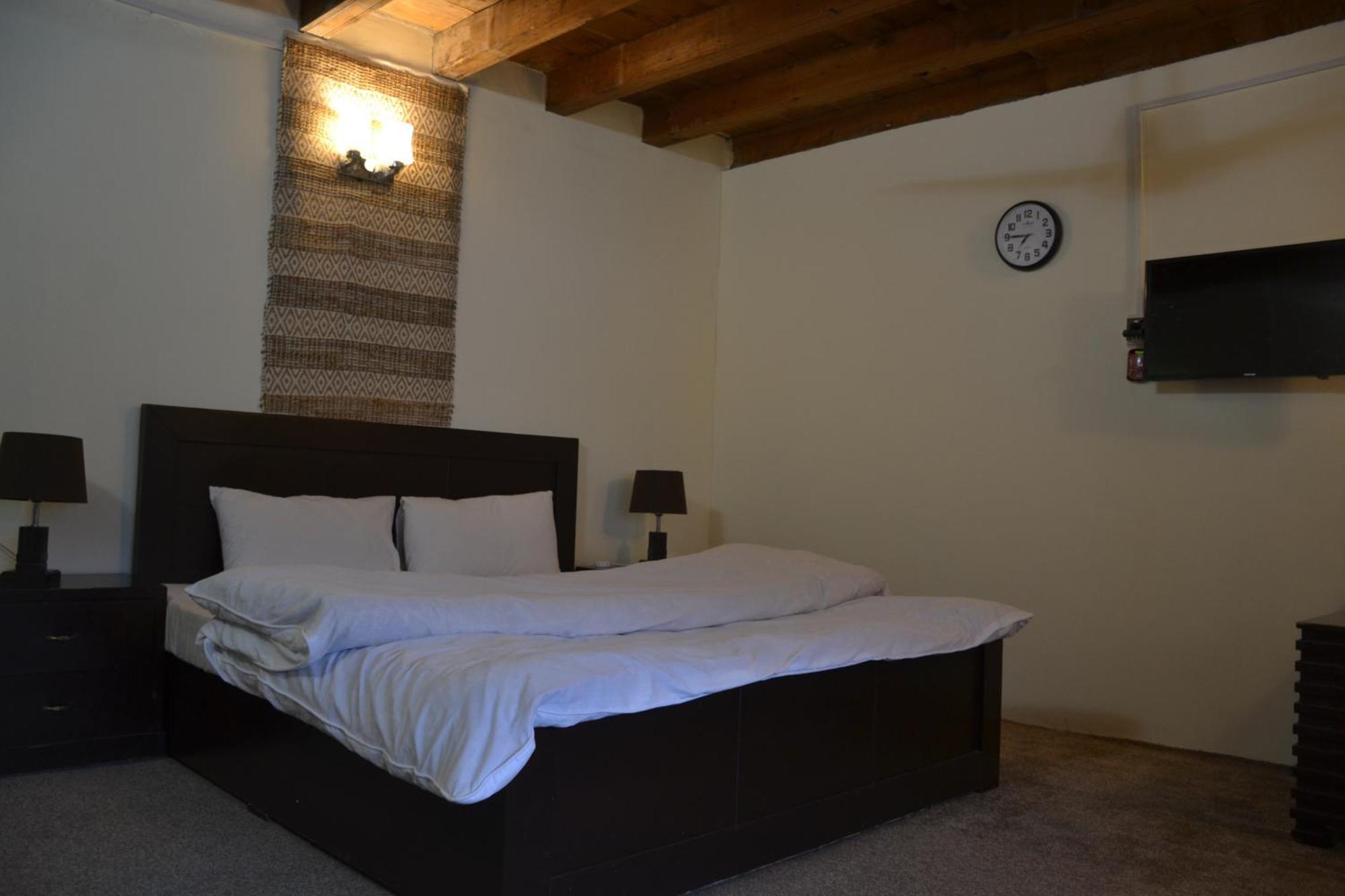 West End Lodges Neelum Екстер'єр фото