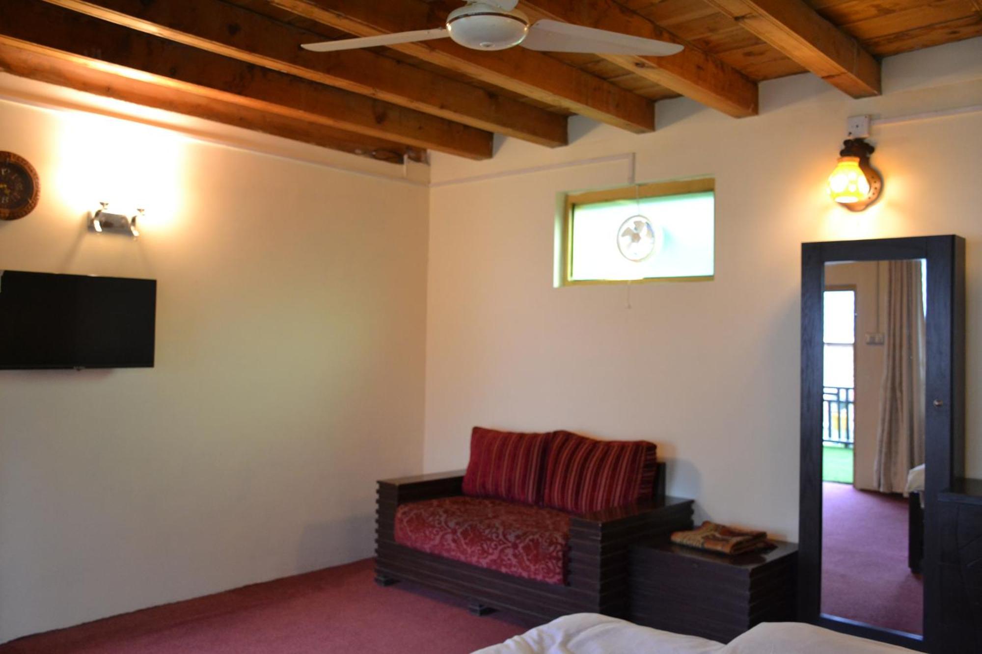 West End Lodges Neelum Екстер'єр фото