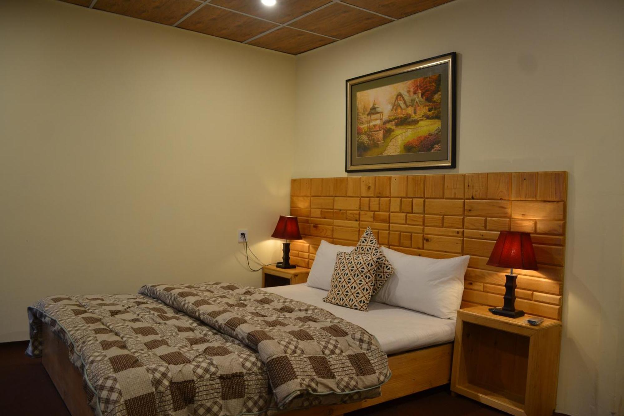 West End Lodges Neelum Екстер'єр фото