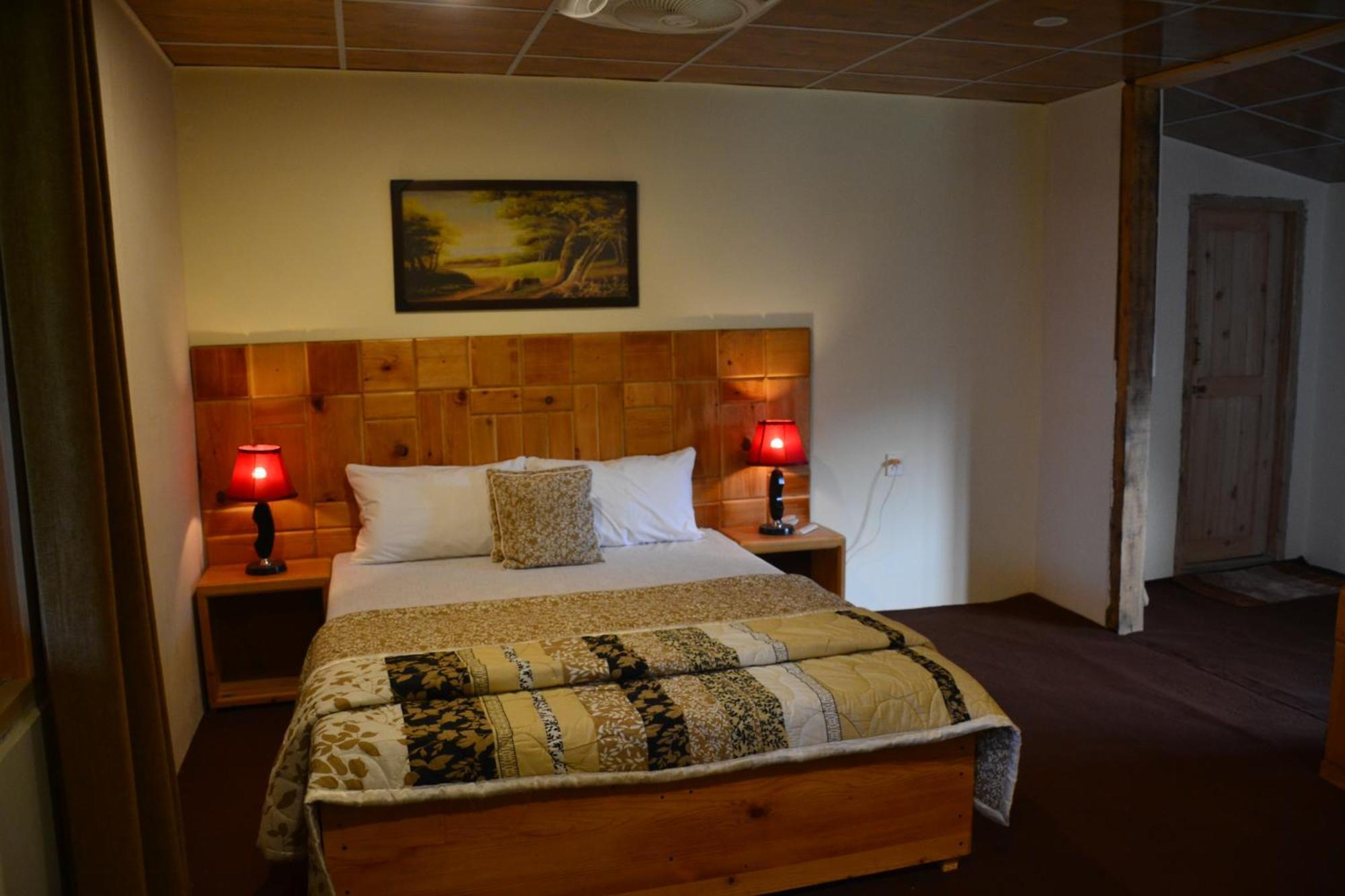 West End Lodges Neelum Екстер'єр фото