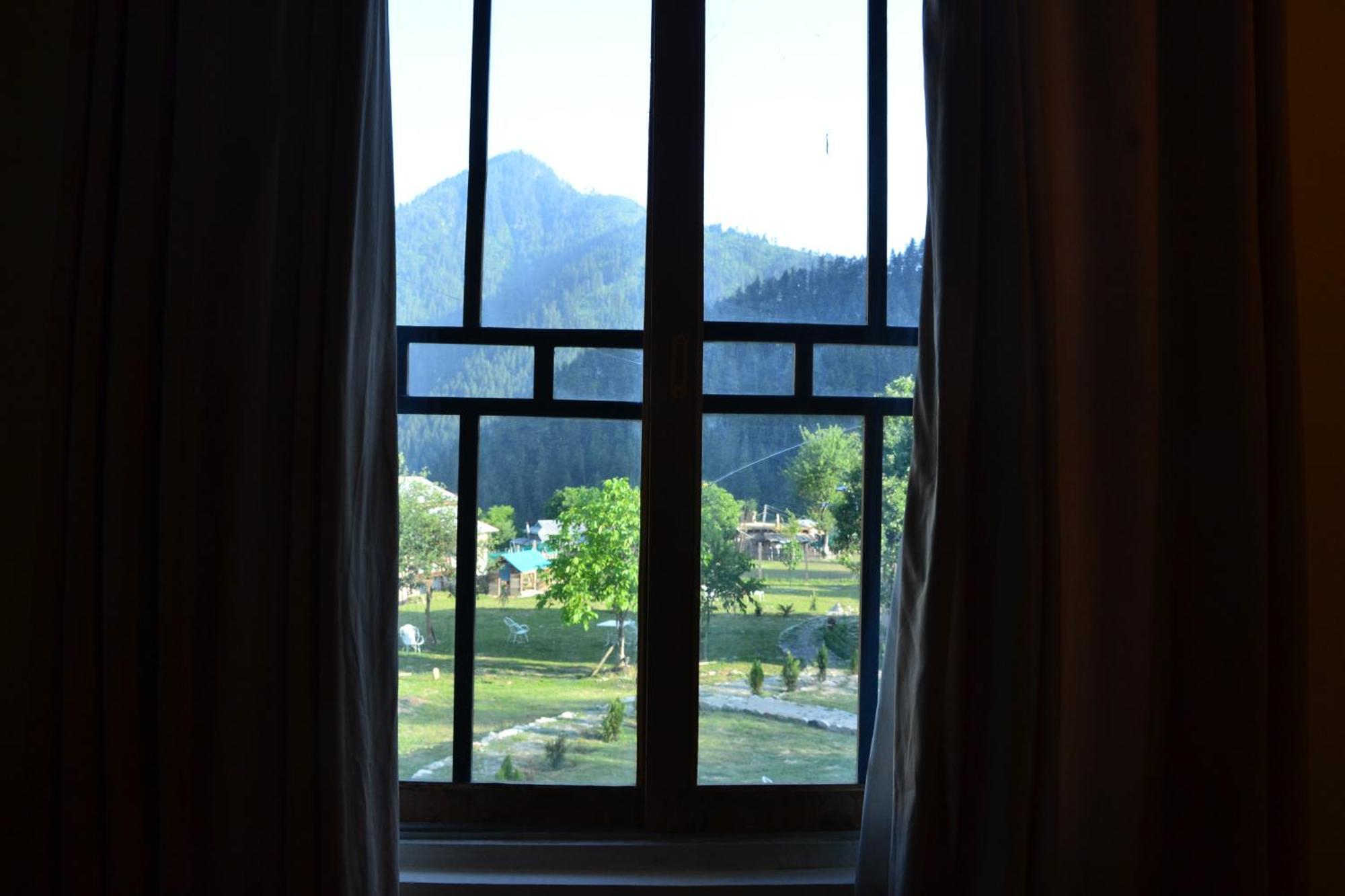 West End Lodges Neelum Екстер'єр фото