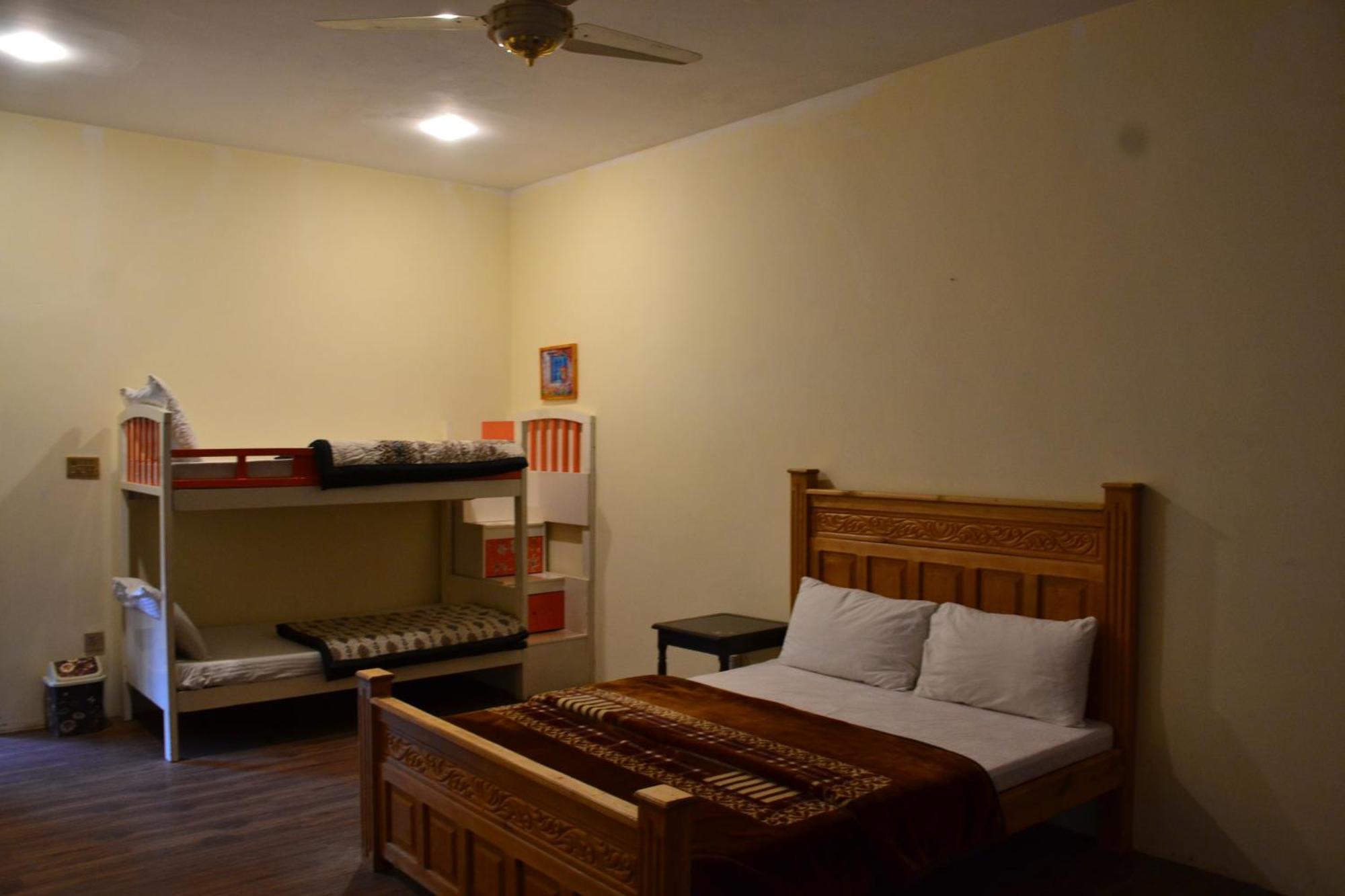 West End Lodges Neelum Екстер'єр фото
