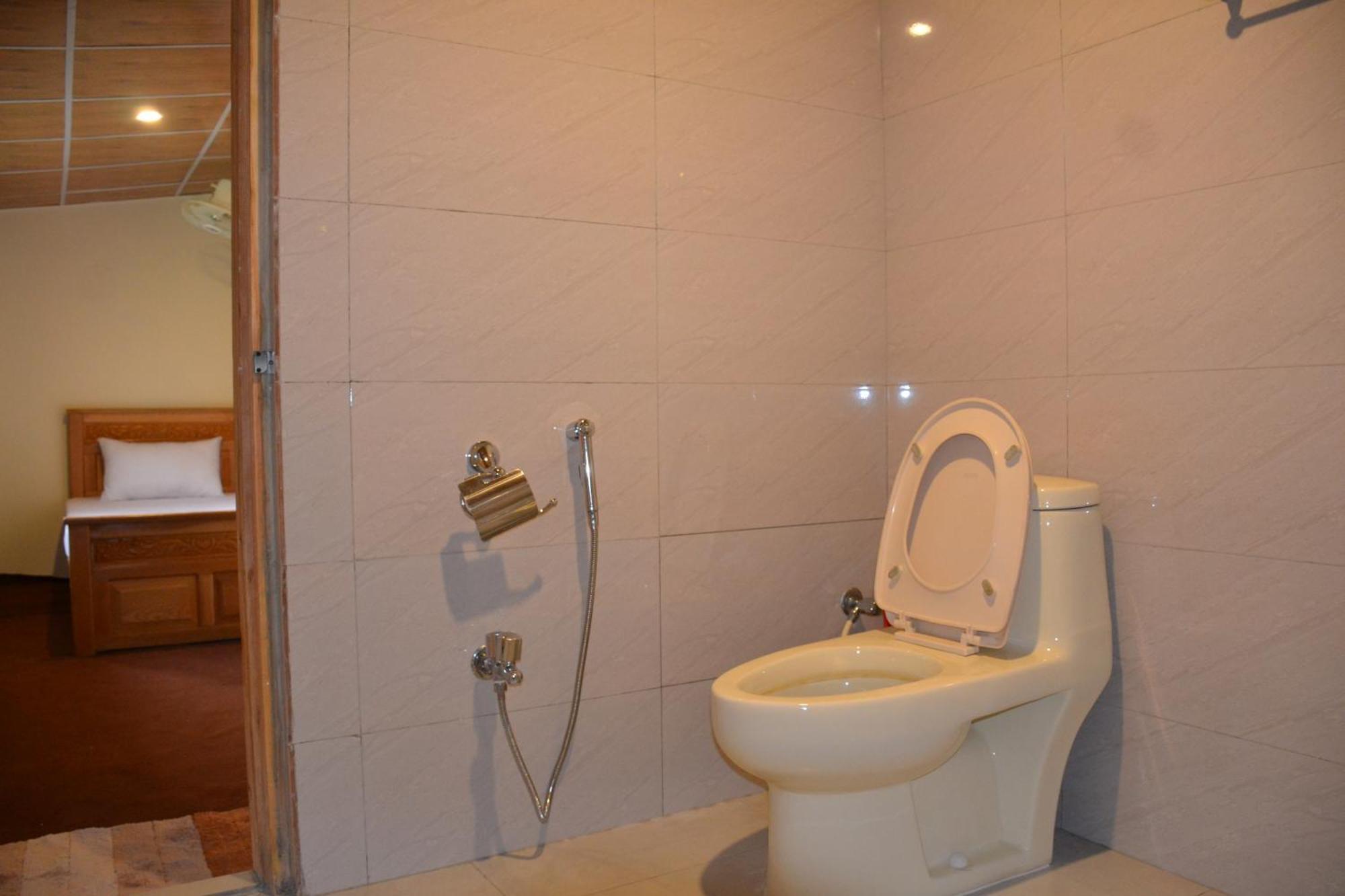 West End Lodges Neelum Екстер'єр фото