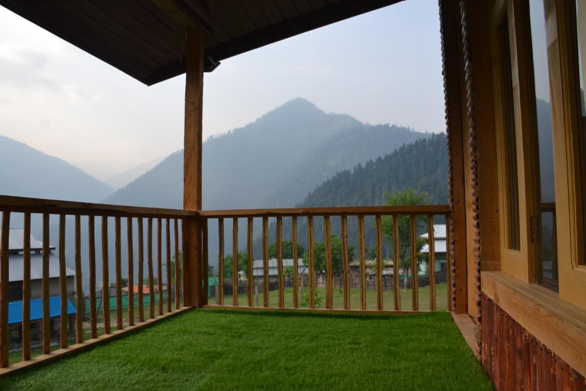West End Lodges Neelum Екстер'єр фото