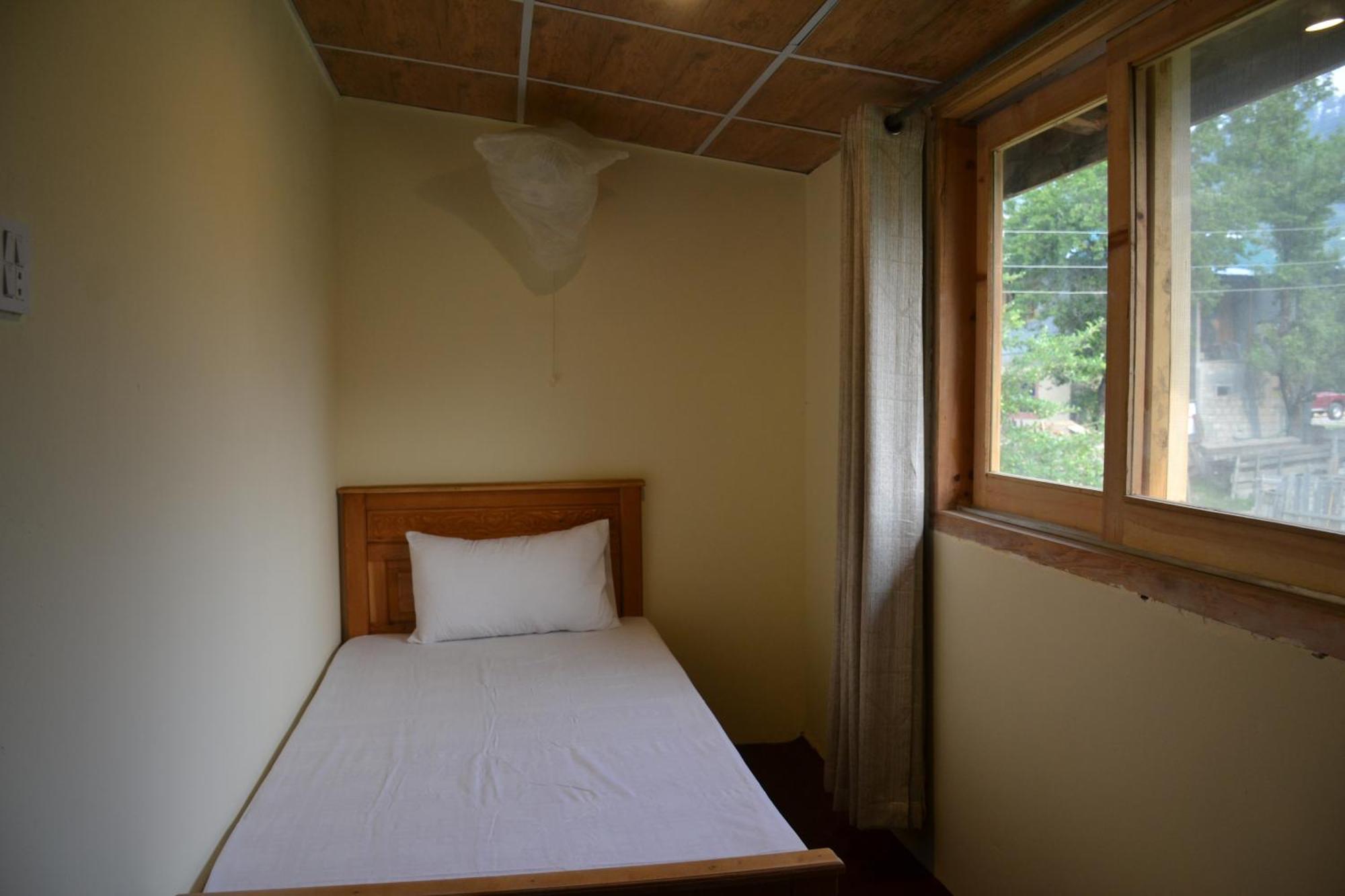 West End Lodges Neelum Екстер'єр фото